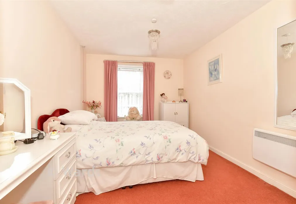 Bedroom 1 - Stour Street, Canterbury, Kent - Wards of Kent