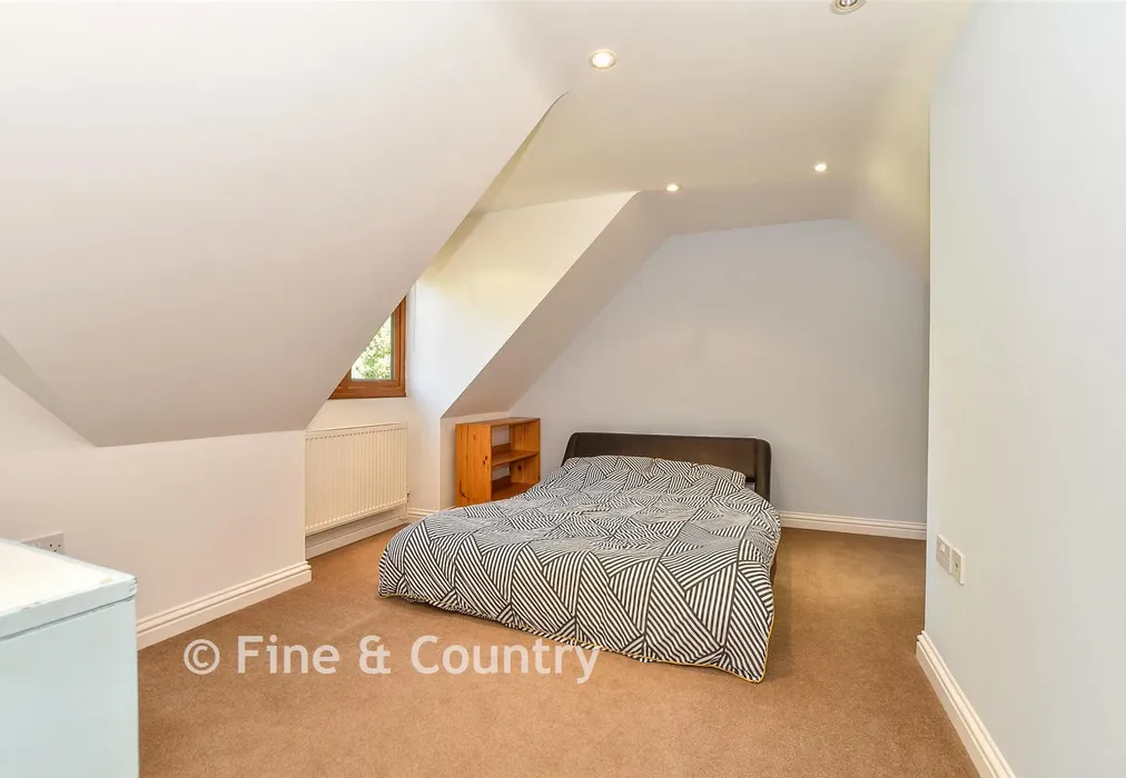 Bedroom 3 - Cuckoo Lane, Tonbridge, Kent - Wards of Kent