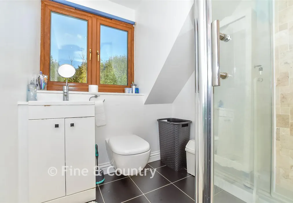 En-Suite Shower Room - Cuckoo Lane, Tonbridge, Kent - Wards of Kent