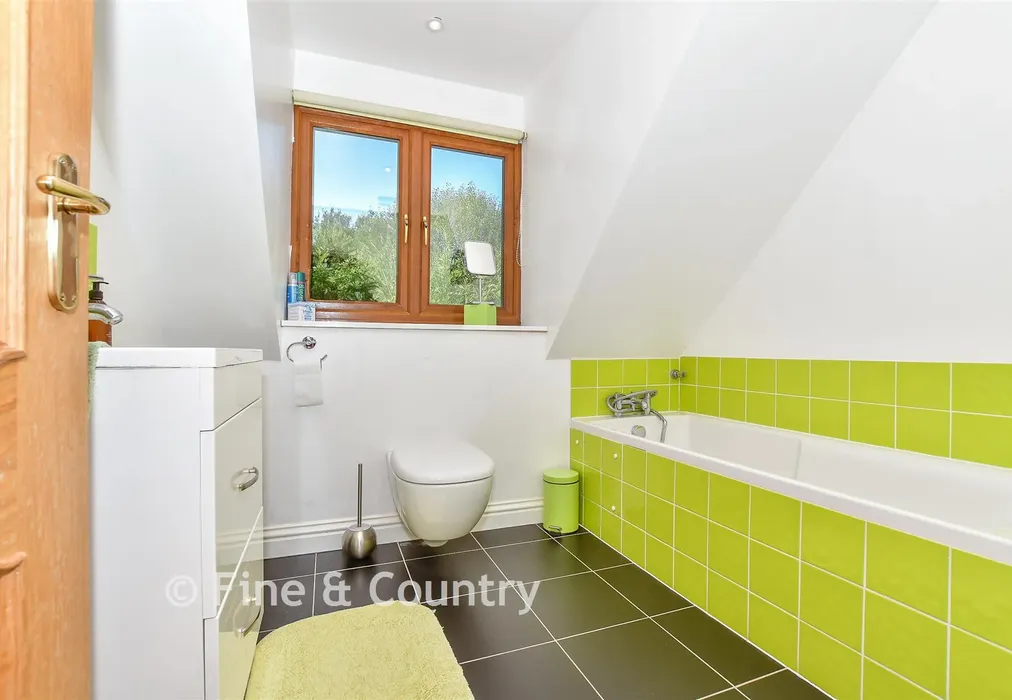Bathroom - Cuckoo Lane, Tonbridge, Kent - Wards of Kent