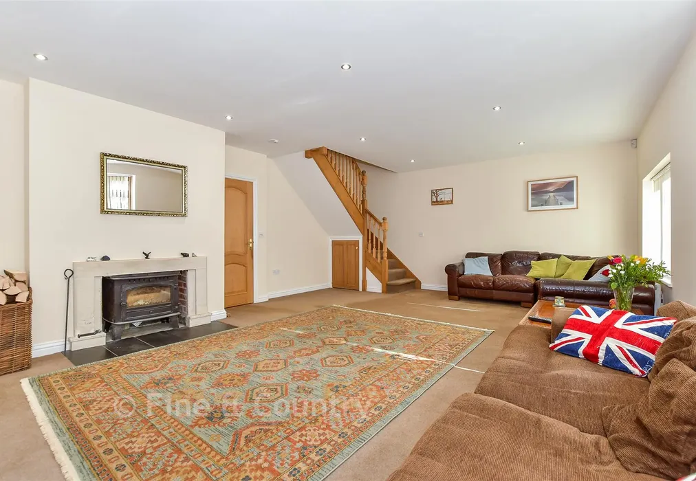 Living Room - Cuckoo Lane, Tonbridge, Kent - Wards of Kent