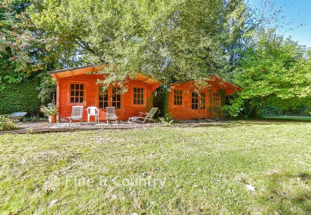 Workshop/Outbuildings - Cuckoo Lane, Tonbridge, Kent - Wards of Kent