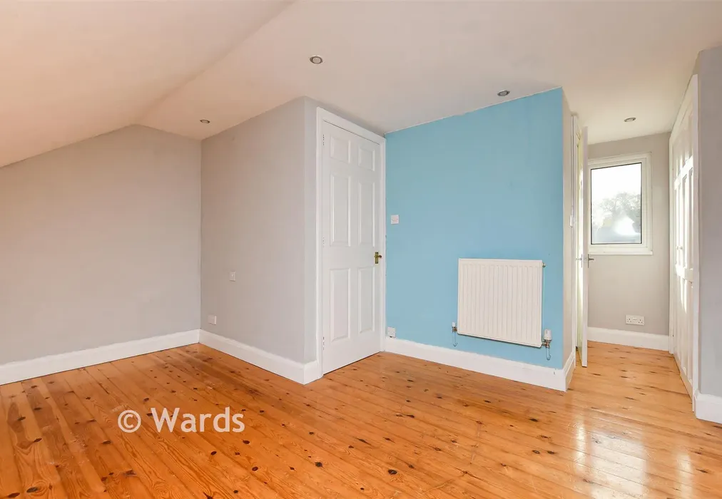 Bedroom 1 - Nash Court Gardens, Margate, Kent - Wards of Kent