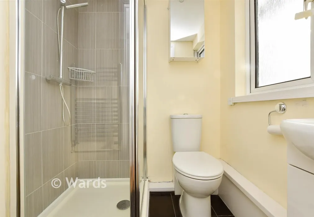 En-Suite - Nash Court Gardens, Margate, Kent - Wards of Kent