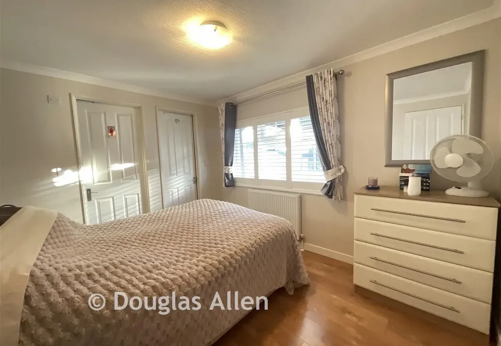 Bedroom 1 - Elm Way, Hayes Country Park, Battlesbridge, Wickford, Essex - Wards of Kent