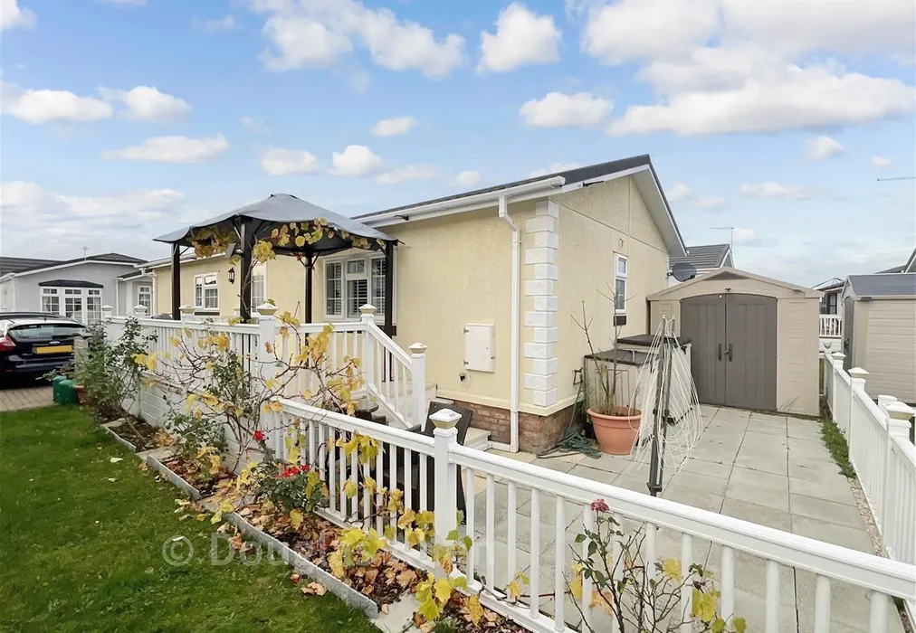 Front - Elm Way, Hayes Country Park, Battlesbridge, Wickford, Essex - Wards of Kent