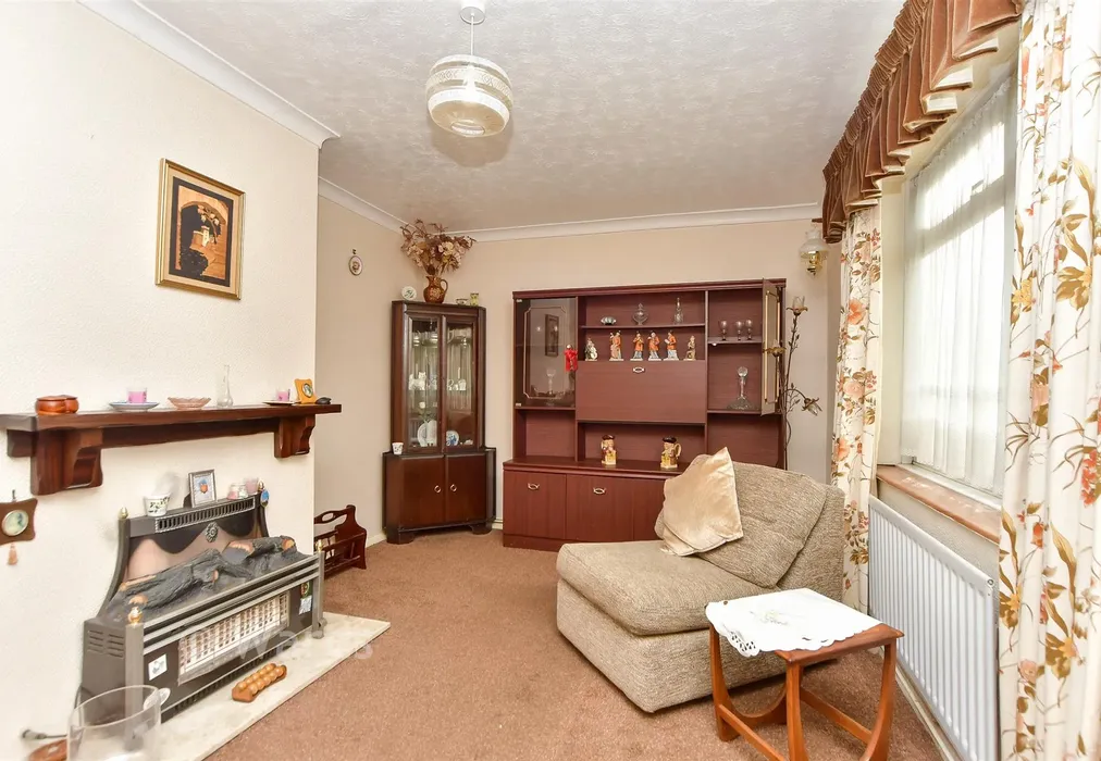 Lounge - Goudhurst Road, Twydall, Gillingham, Kent - Wards of Kent