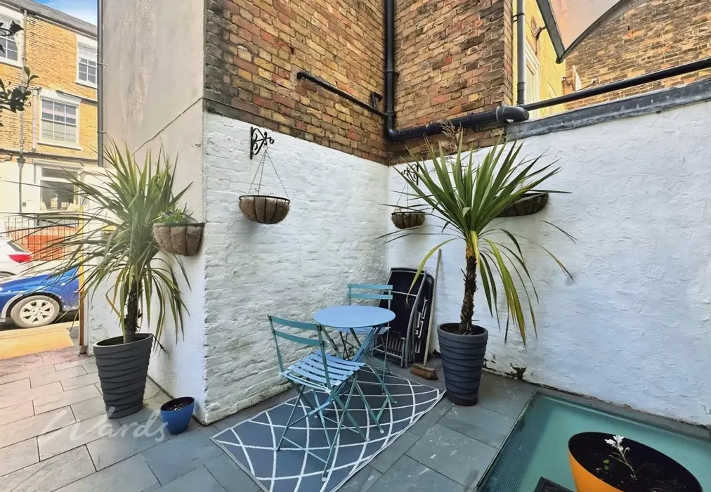 Paragon courtyard... - Paragon Street Ramsgate CT11 - Wards of Kent