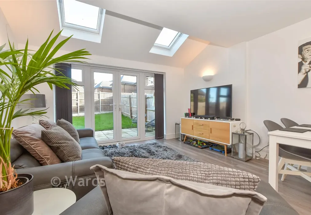 Lounge/Kitchen - The Glebe, Yalding, Maidstone, Kent - Wards of Kent