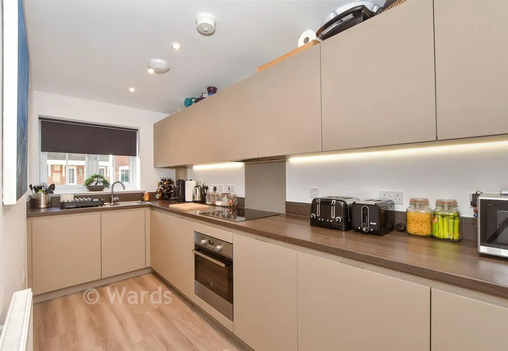 Lounge/Kitchen - The Glebe, Yalding, Maidstone, Kent - Wards of Kent