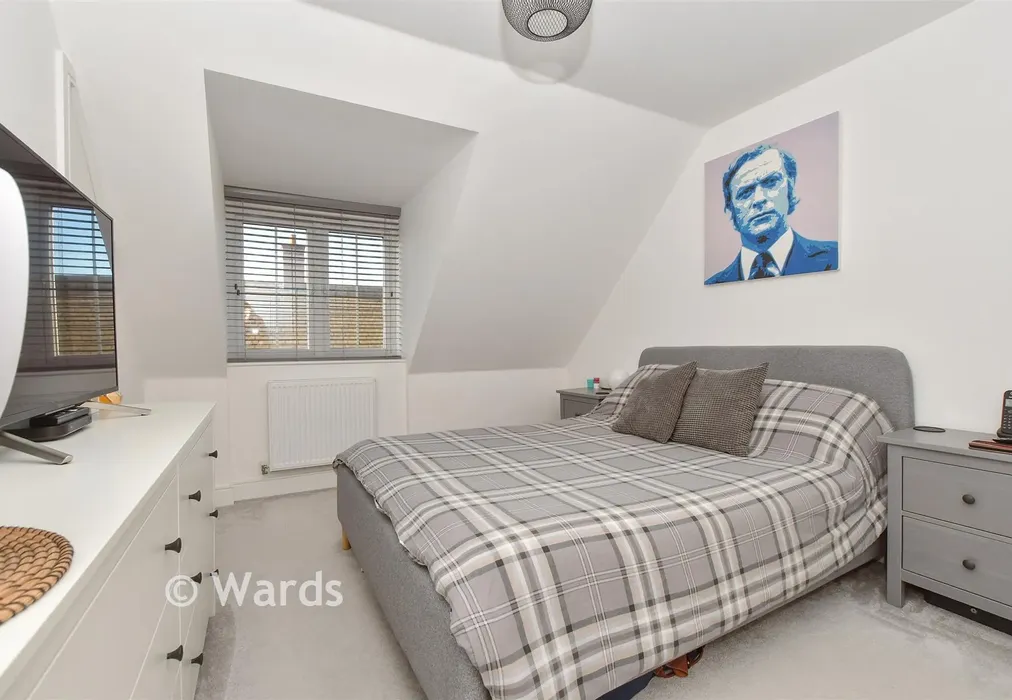Bedroom 1 - The Glebe, Yalding, Maidstone, Kent - Wards of Kent