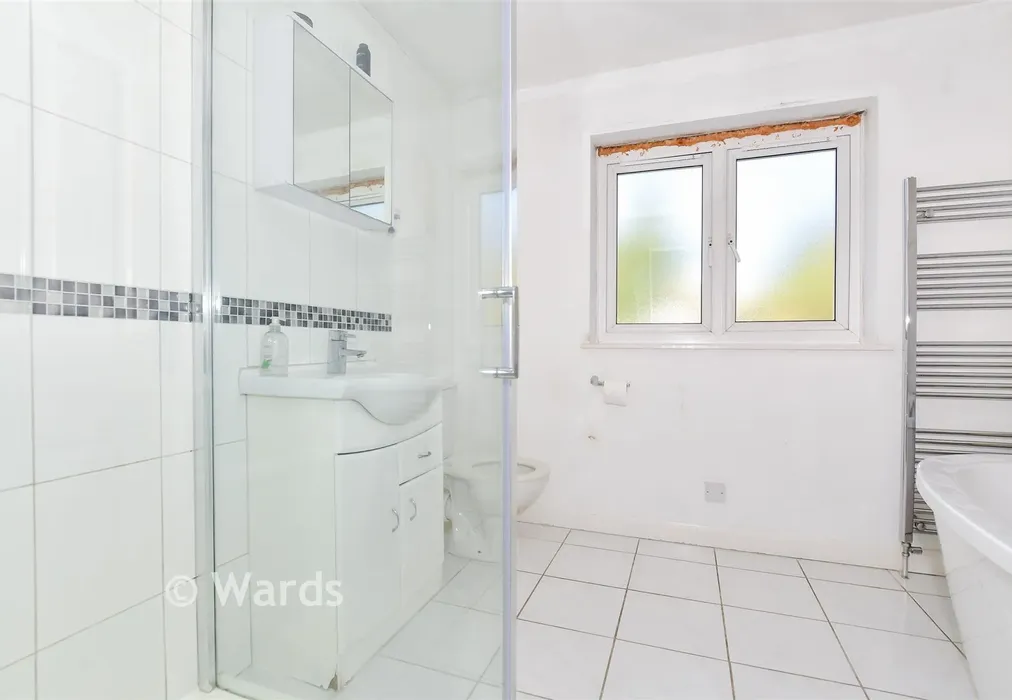 Bathroom - Spruce Close, Larkfield, Aylesford, Kent - Wards of Kent