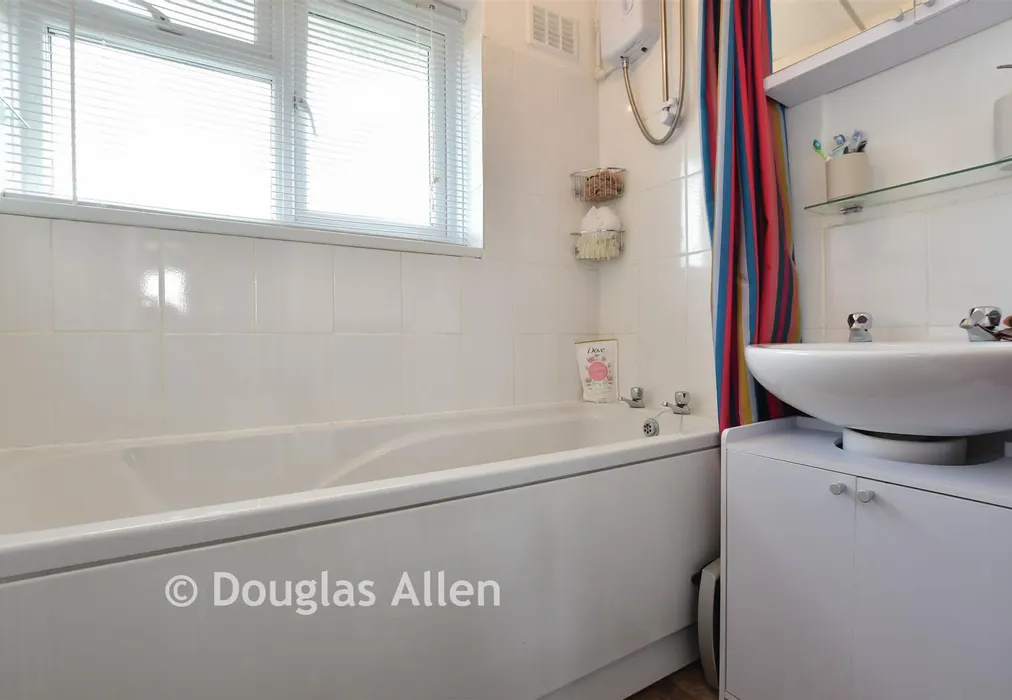 Bathroom - Appletree Way, Wickford, Essex - Wards of Kent
