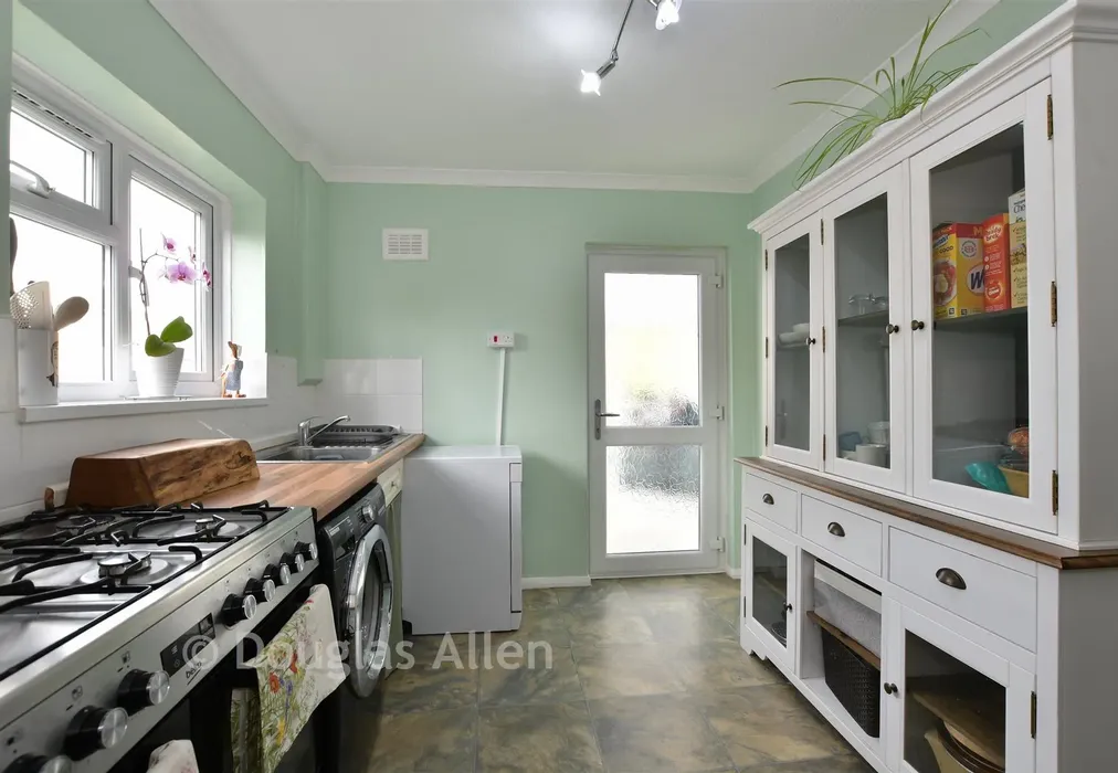 Kitchen - Appletree Way, Wickford, Essex - Wards of Kent