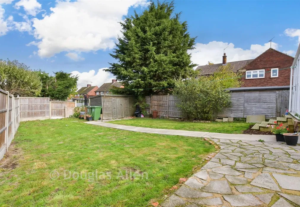 Rear Garden - Appletree Way, Wickford, Essex - Wards of Kent