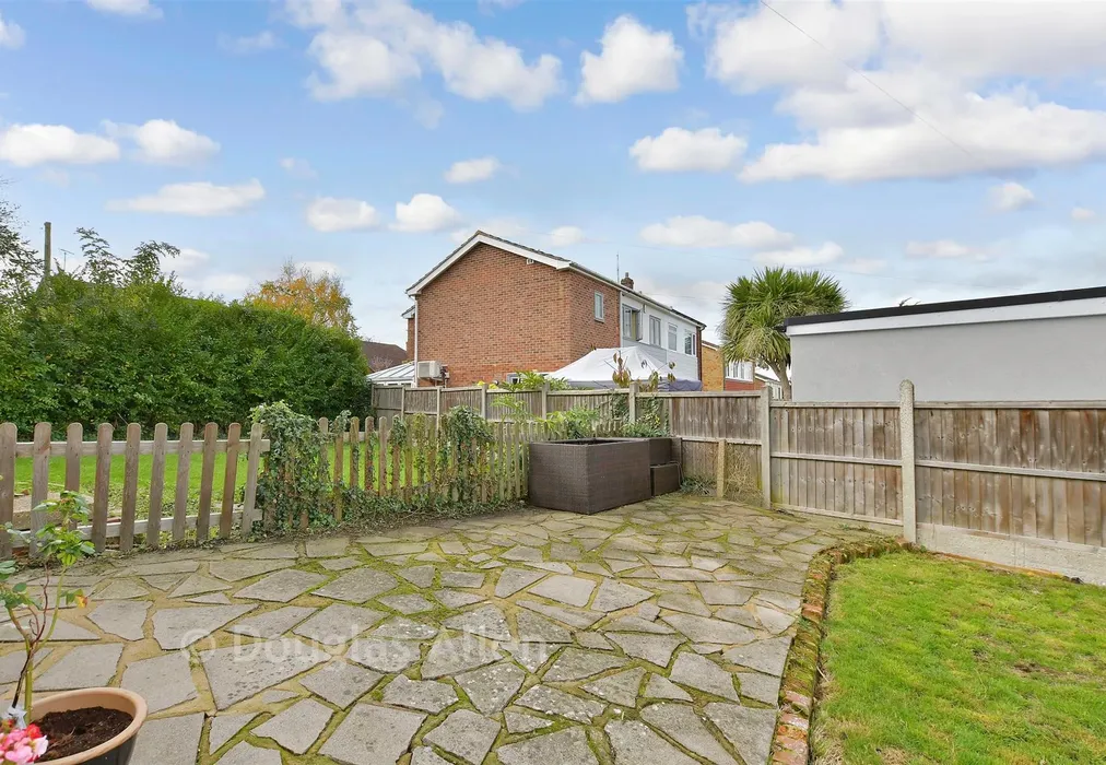 Rear Garden - Appletree Way, Wickford, Essex - Wards of Kent