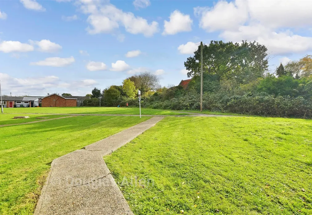 Views To Front - Appletree Way, Wickford, Essex - Wards of Kent