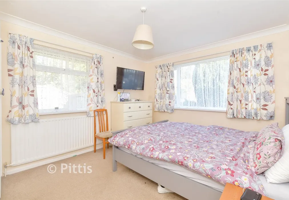 Bedroom 1 - Clarendon Close, Brading, Isle of Wight - Wards of Kent