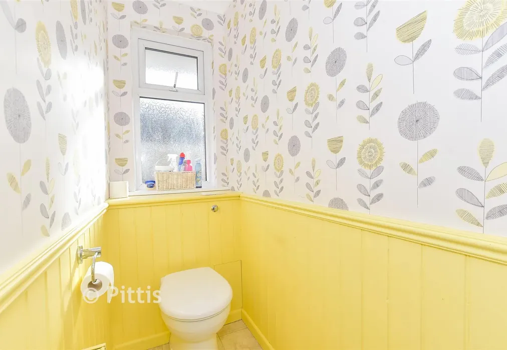 Separate Toilet - Clarendon Close, Brading, Isle of Wight - Wards of Kent