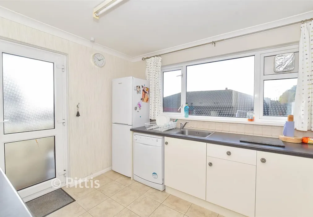 Kitchen - Clarendon Close, Brading, Isle of Wight - Wards of Kent