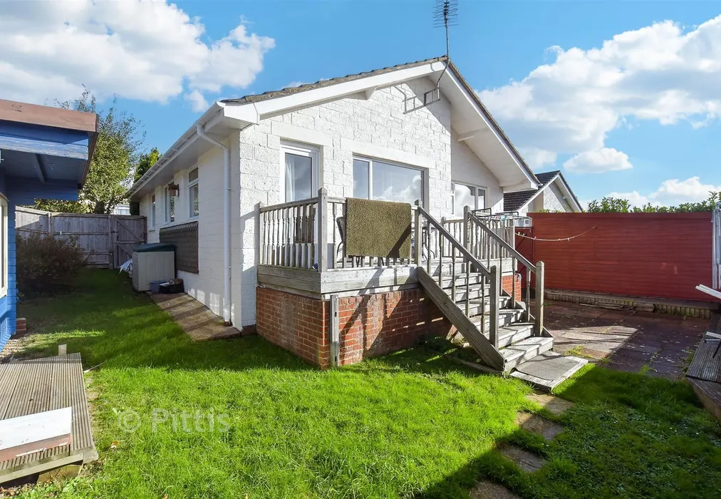 Rear Garden - Clarendon Close, Brading, Isle of Wight - Wards of Kent
