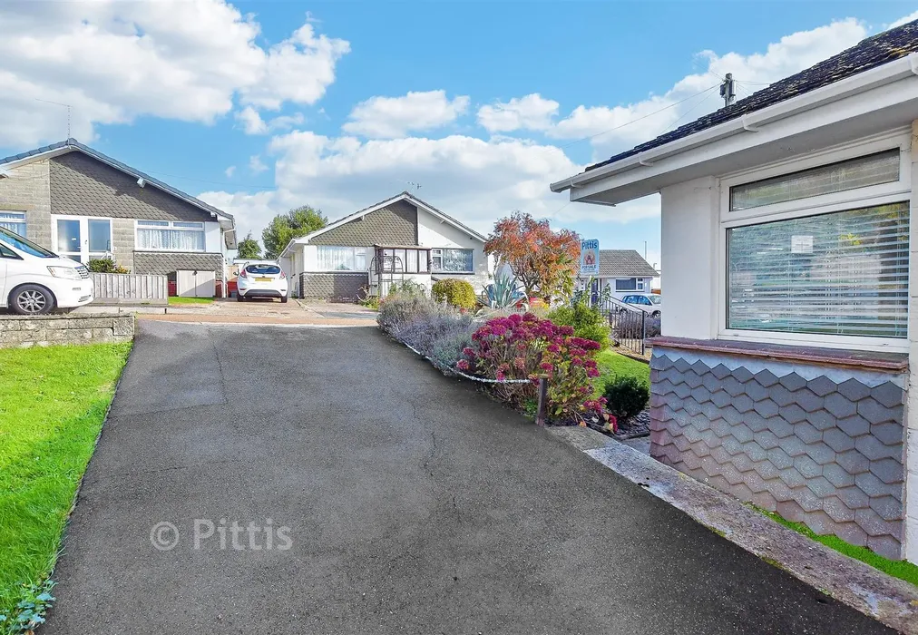 Driveway/Parking - Clarendon Close, Brading, Isle of Wight - Wards of Kent