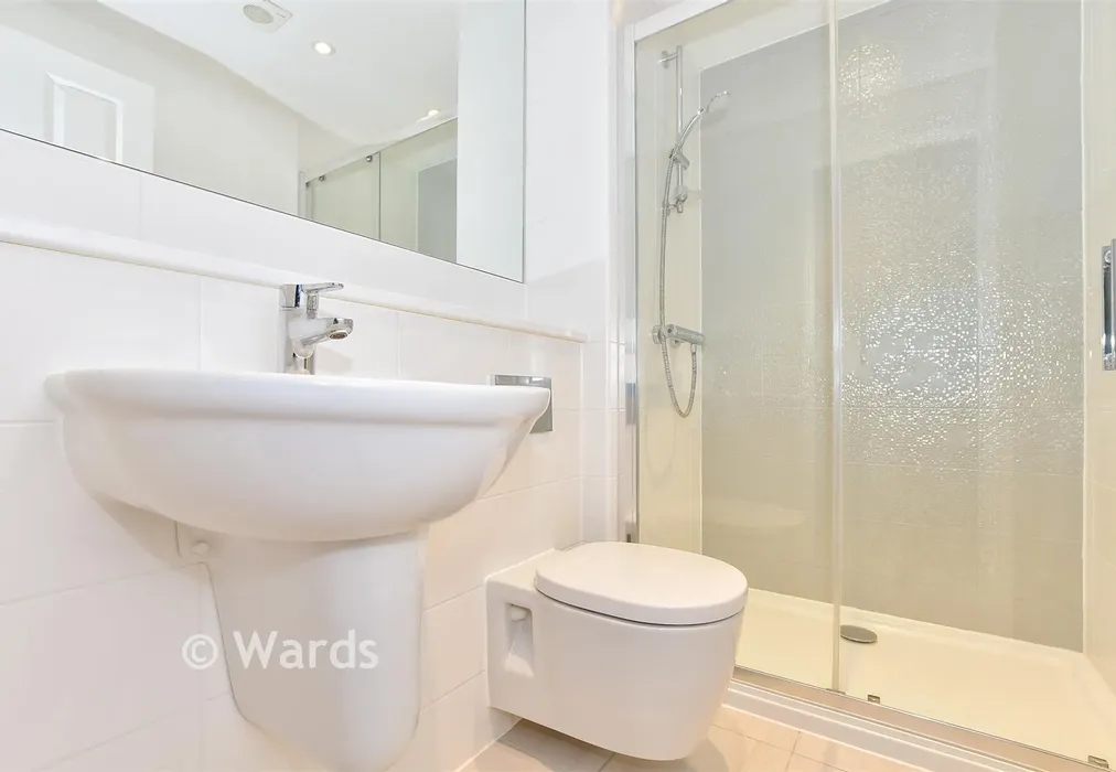 En-Suite Shower Room - Broke Wood Way, Maidstone, Kent - Wards of Kent