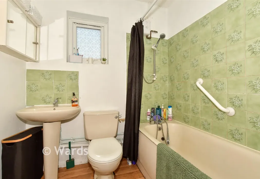 Bathroom - Kings Road, Canterbury, Kent - Wards of Kent