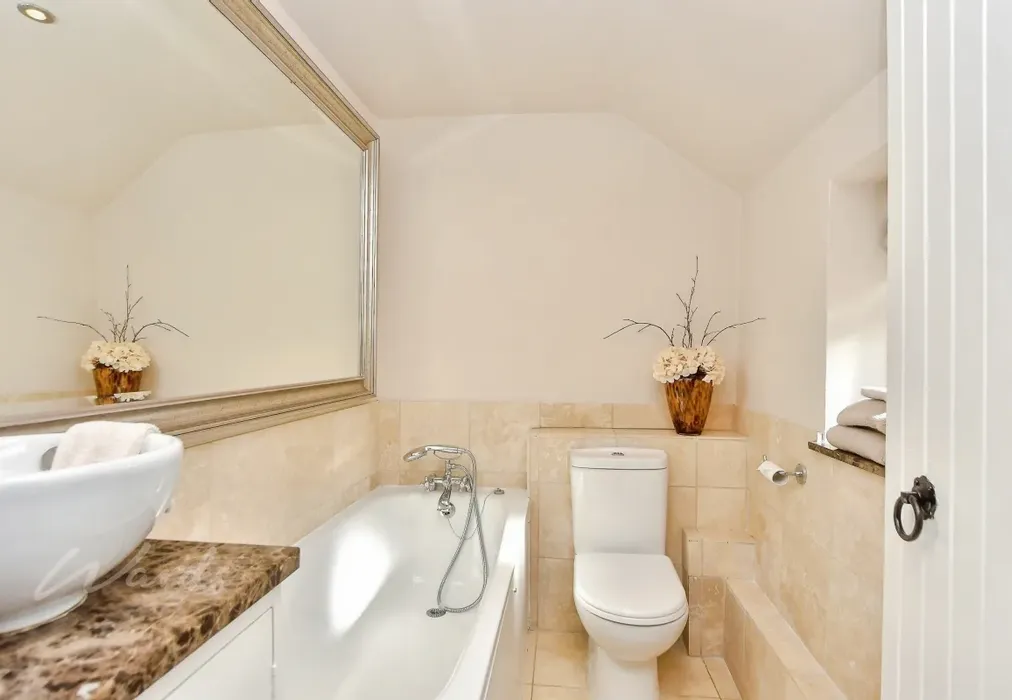 westeria bathroom - The Street Hartlip ME9 - Wards of Kent