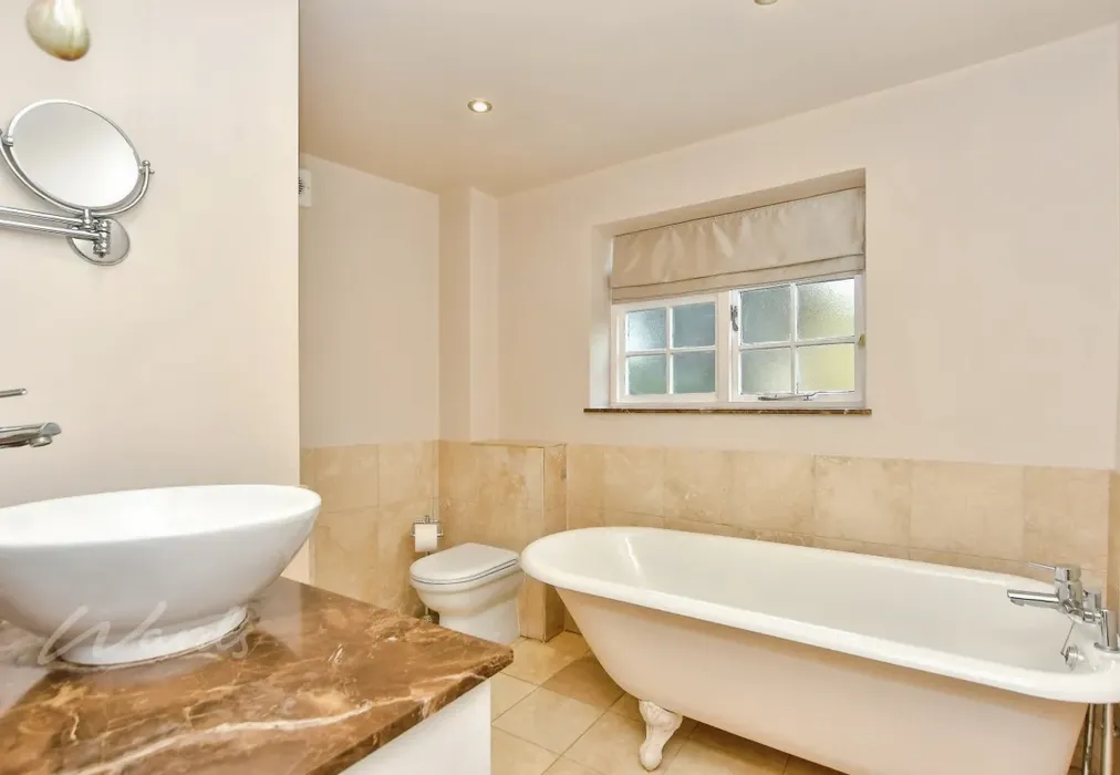 westeria bathroom 2 - The Street Hartlip ME9 - Wards of Kent