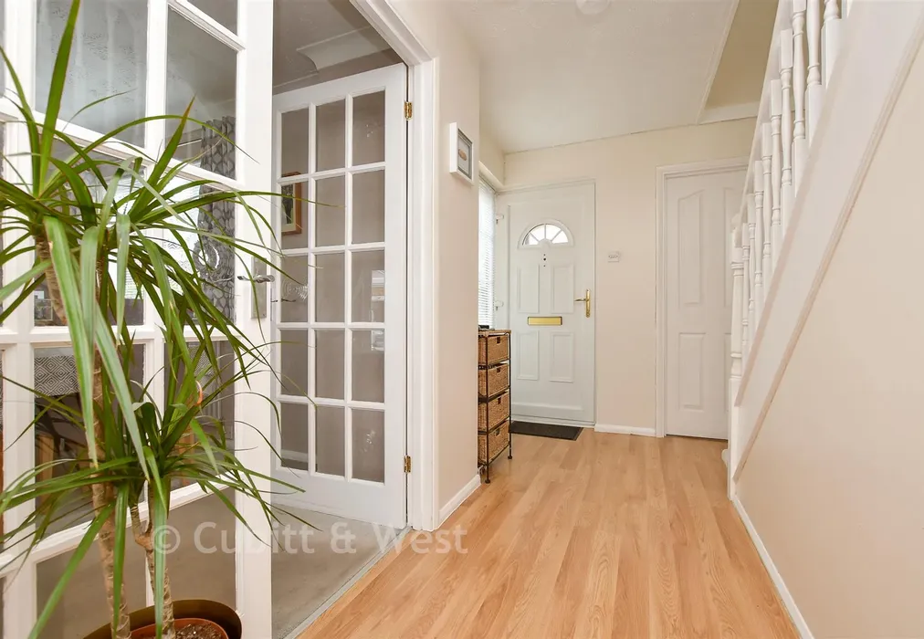Entrance Hall - Crocus Close, Croydon, Surrey - Wards of Kent