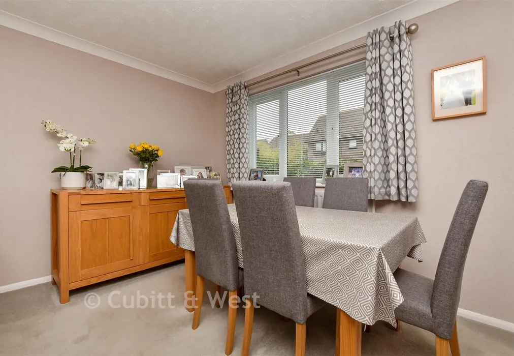 Living Room - Crocus Close, Croydon, Surrey - Wards of Kent