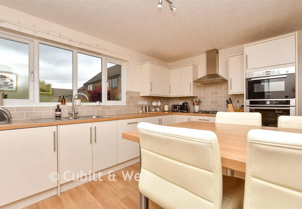 Kitchen - Crocus Close, Croydon, Surrey - Wards of Kent