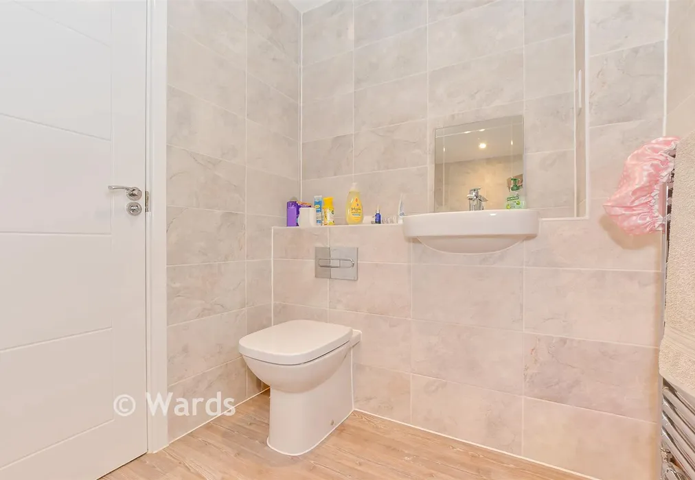 Bathroom - Swift Avenue, Finberry, Ashford, Kent - Wards of Kent