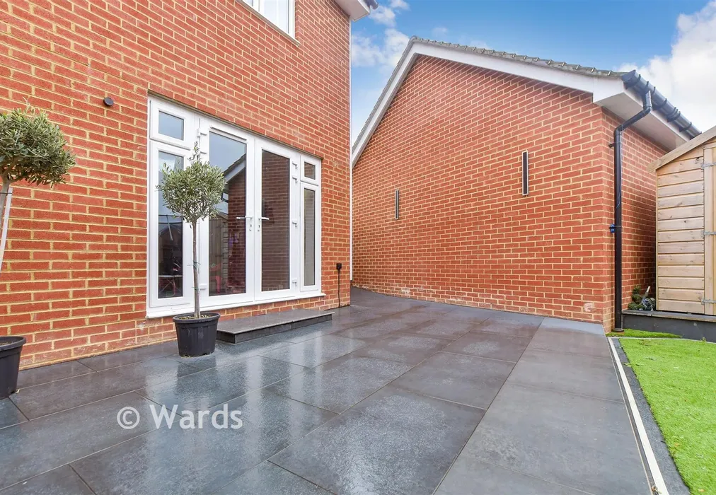 Rear Garden - Swift Avenue, Finberry, Ashford, Kent - Wards of Kent