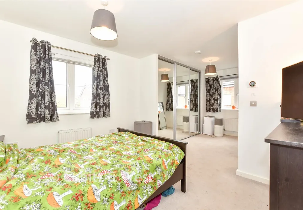 Bedroom 1 - Utah Close, Fareham, Hampshire - Wards of Kent
