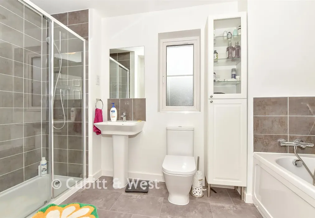 Bathroom - Utah Close, Fareham, Hampshire - Wards of Kent