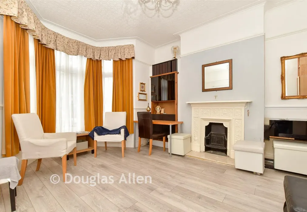 Lounge - Richmond Road, Ilford, Essex - Wards of Kent