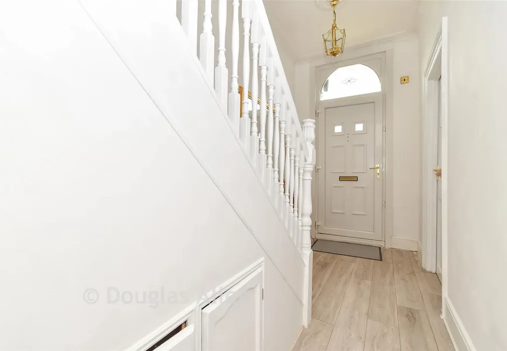Hallway - Richmond Road, Ilford, Essex - Wards of Kent