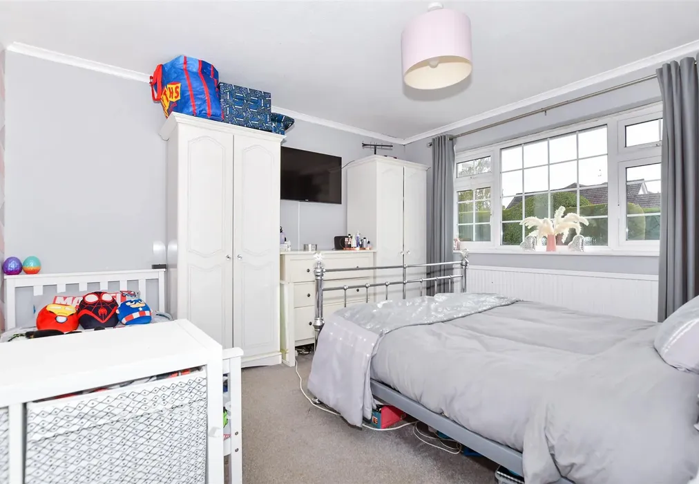 Bedroom 1 - Valley Drive, Maidstone, Kent - Wards of Kent