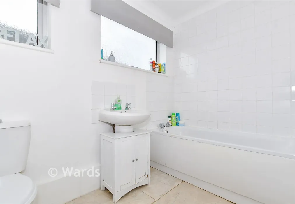 Bathroom - Valley Drive, Maidstone, Kent - Wards of Kent