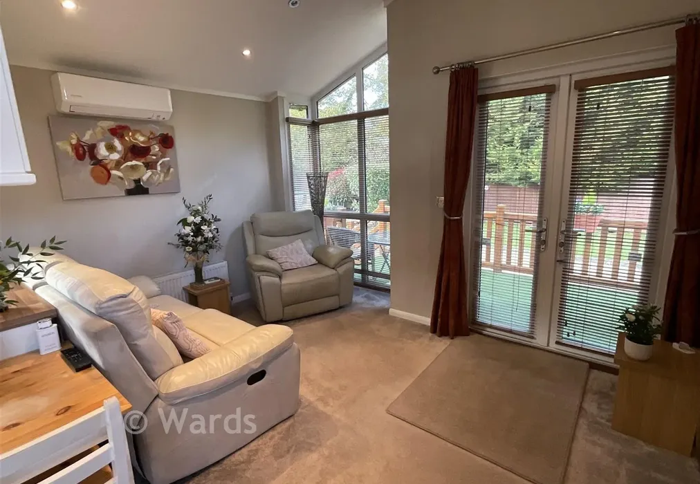 Lounge - Church Hill, Boughton Monchelsea, Maidstone, Kent - Wards of Kent