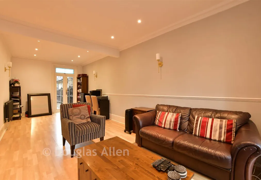 Lounge/Dining Room - Colchester Road, Leyton - Wards of Kent