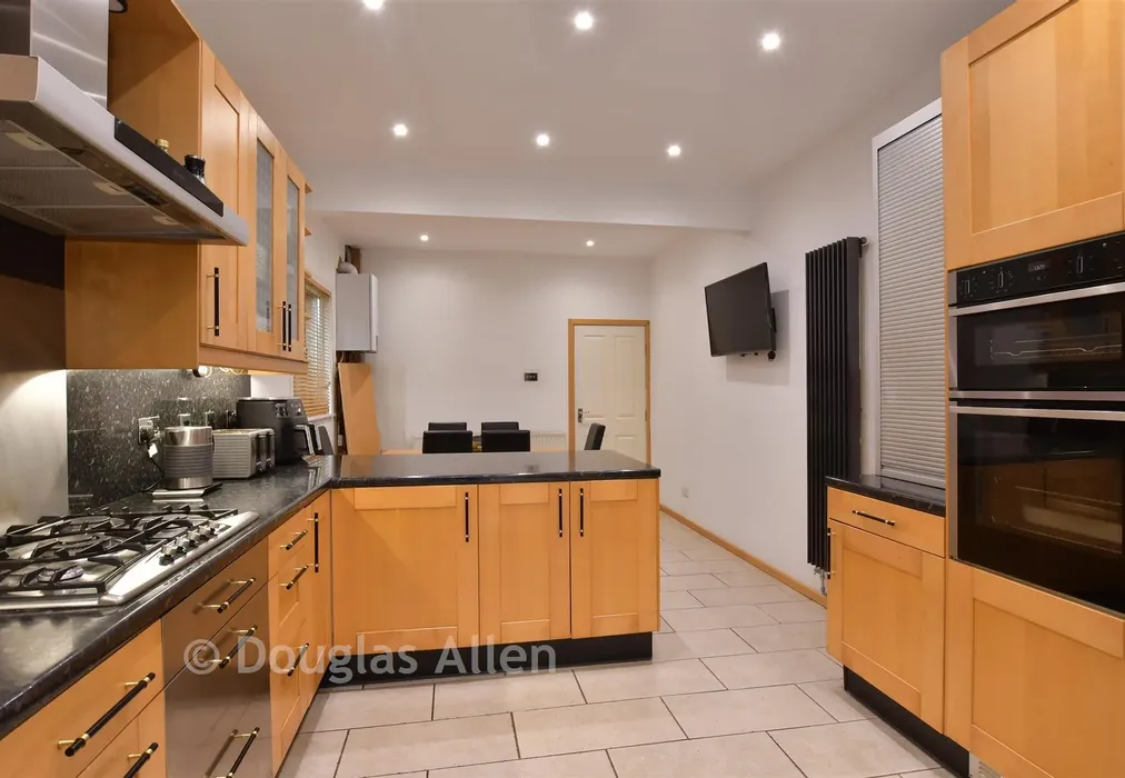 Kitchen/Breakfast Room - Colchester Road, Leyton - Wards of Kent