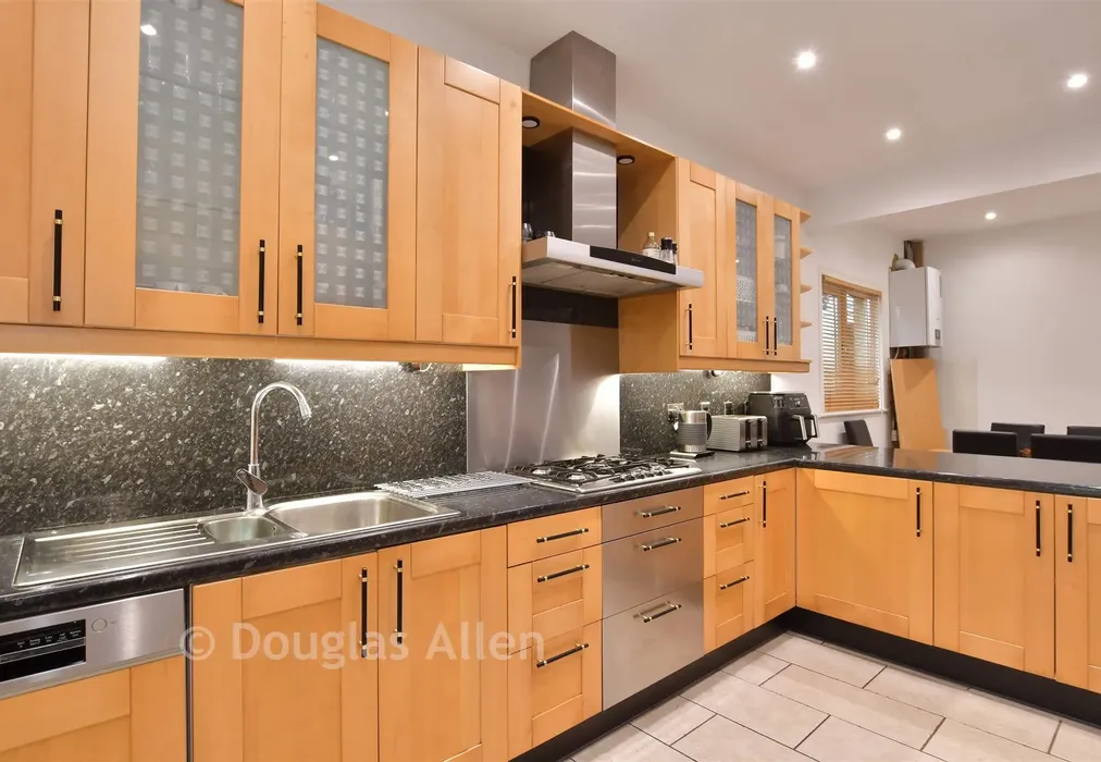 Kitchen/Breakfast Room - Colchester Road, Leyton - Wards of Kent