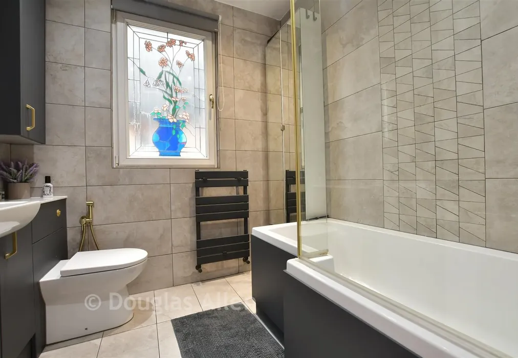 Bathroom - Colchester Road, Leyton - Wards of Kent