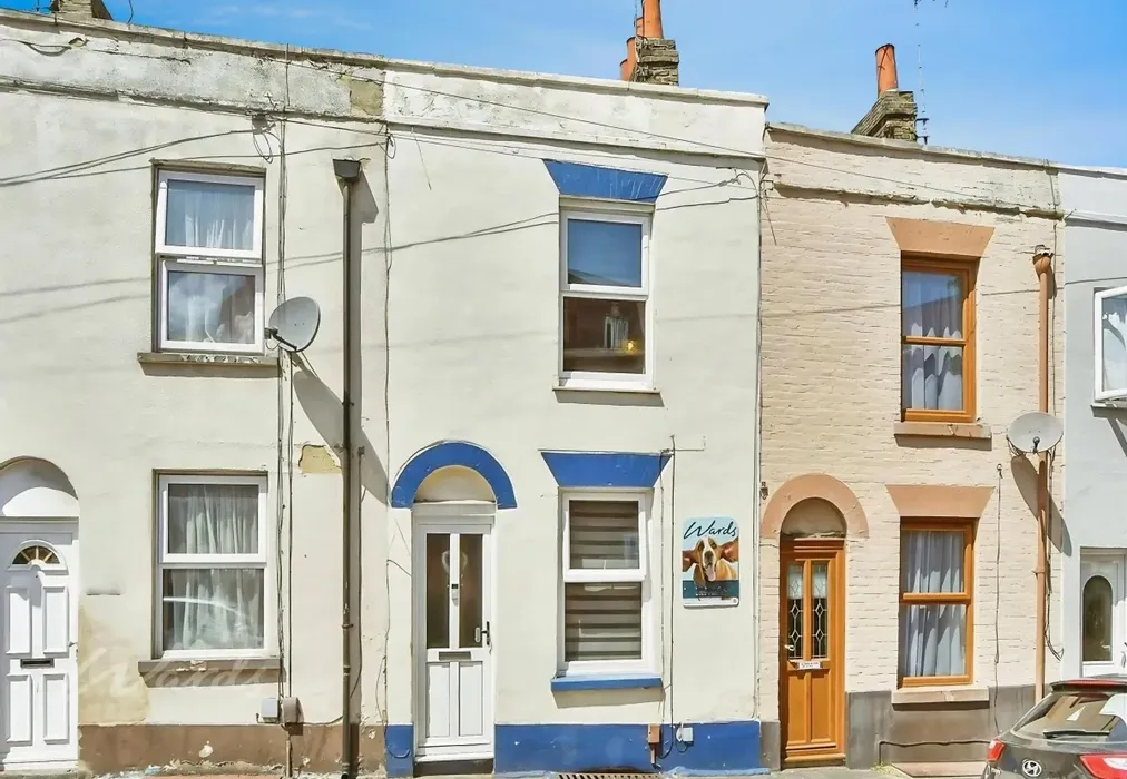 saxton front - Saxton Street Gillingham ME7 - Wards of Kent