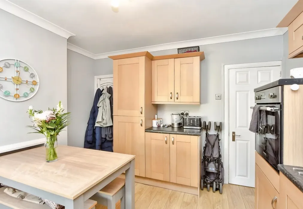 saxton kitchen - Saxton Street Gillingham ME7 - Wards of Kent