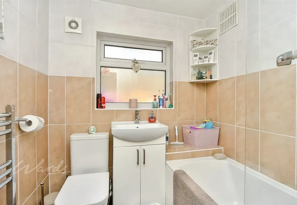 saxton bathroom - Saxton Street Gillingham ME7 - Wards of Kent