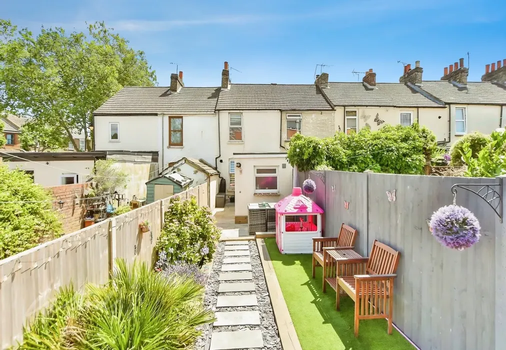 saxton garden - Saxton Street Gillingham ME7 - Wards of Kent